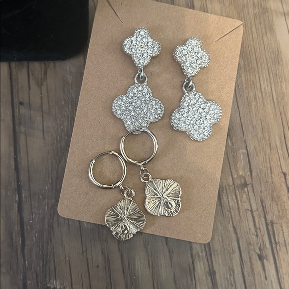 Elegant Gold and Silver clover Necklace and Earring Set - Picture 5 of 6